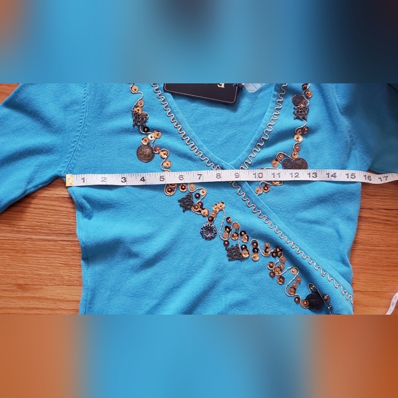 Extreme Turquoise Rare Medium long sleeve sweater rhinestone embroidery - Picture 2 of 6